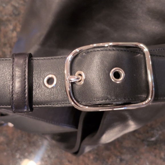 Stylish Black Leather Coach Large Bucket Bag - Picture 6 of 8